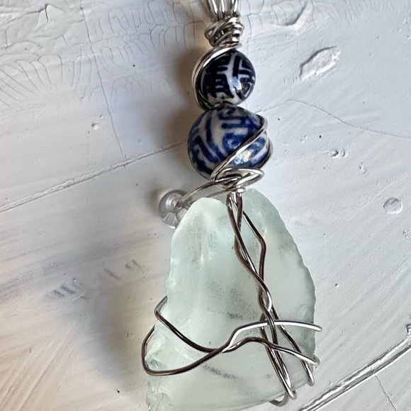Sea Glass and ceramic bead pendant Wire Wrapped Handmade Art To Wear 4226 Y - Picture 2 of 9